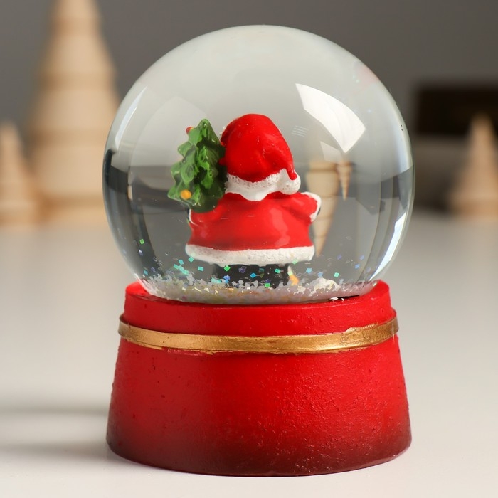 Сувенир полистоун водяной шар Сувенир полистоун водяной шар "Дедушка мороз с нарядной ёлкой" 7х8х9 см