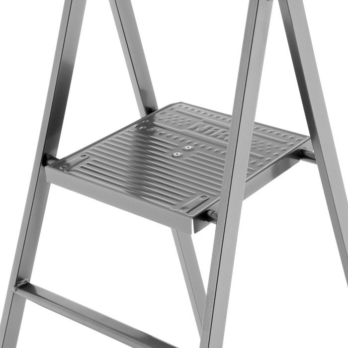 Стремянка Nika СП4, высота до рабочей площадки 845 мм , 4 ступени Стремянка Nika СП4, высота до рабочей площадки 845 мм , 4 ступени