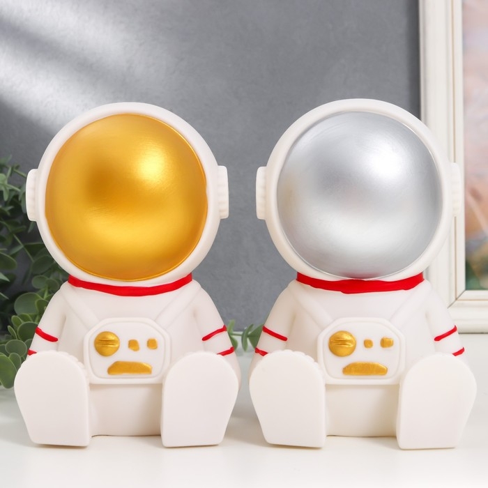 Копилка пластик Копилка пластик "Космонавт сидячий" МИКС 12,5х12,5х17,5 см