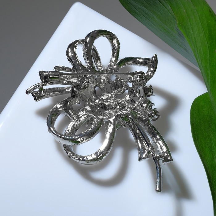 Брошь Брошь "Ветвь" весеннее настроение, цвет бело-фиолетовый в серебре