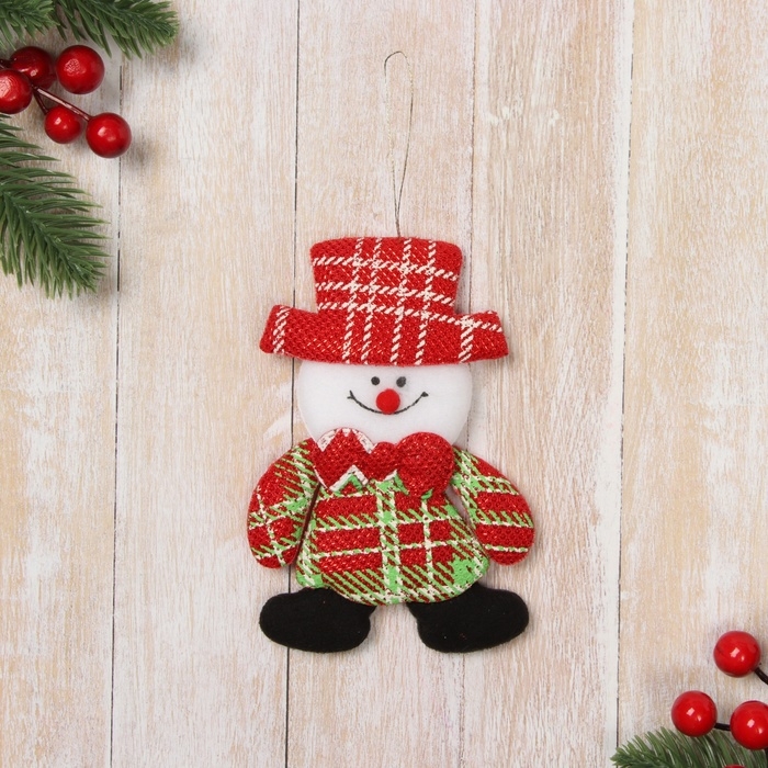 Мягкая подвеска Мягкая подвеска "Снеговик в клетчатом костюме" 7х11 см, красный