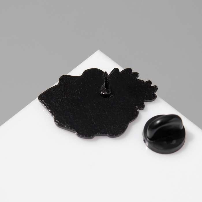 Значок «Сердце» объятие, цвет красный в чёрном металле Значок «Сердце» объятие, цвет красный в чёрном металле