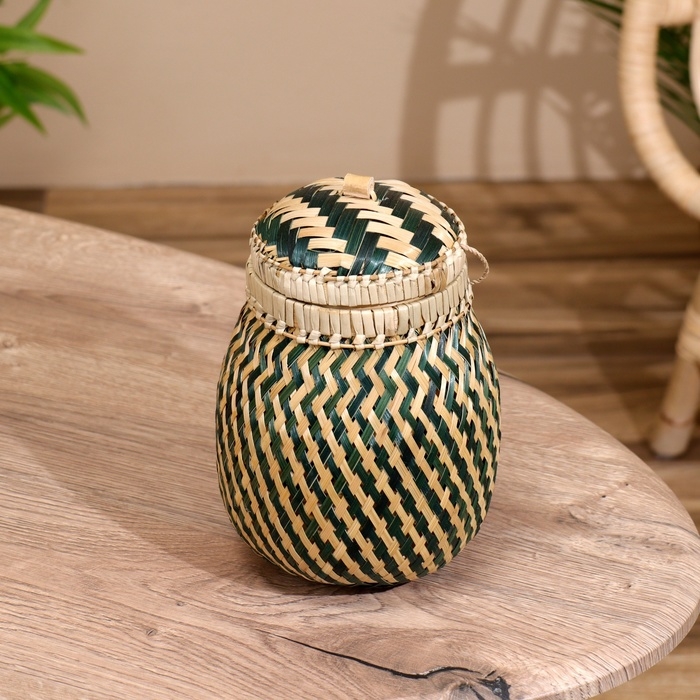 Корзинка с крышкой плетёная, из бамбука 15х15х17 см