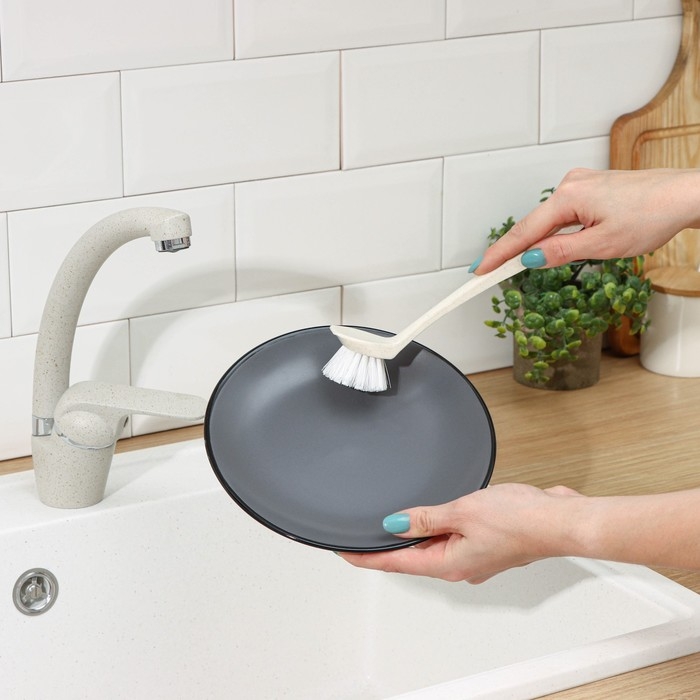 Щётка для посуды с прямой ручкой Malta, 5×5×23 см, цвет бежевый Щётка для посуды с прямой ручкой Malta, 5×5×23 см, цвет бежевый