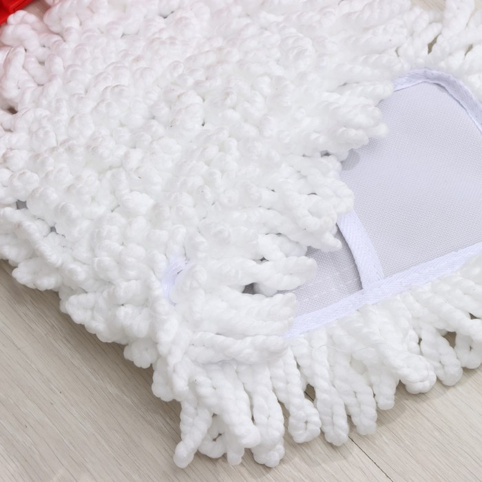 Швабра для мытья пола с распылителем Доляна, насадка из микрофибры 40×10 см, металлическая ручка 124 см, цвет МИКС Швабра для мытья пола с распылителем Доляна, насадка из микрофибры 40×10 см, металлическая ручка 124 см, цвет МИКС