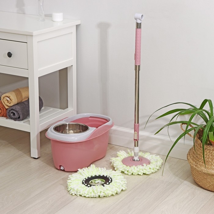Швабра с отжимом и ведро с металлической центрифугой Доляна, 46,5×28,5×23,5 см, 10 л, телескопическая ручка 86-117,5 см, дополнительная насадка из микрофибры 15,5 см, цвет розовый Швабра с отжимом и ведро с металлической центрифугой Доляна, 46,5×28,5×23,5 см, 10 л, телескопическая ручка 86-117,5 см, дополнительная насадка из микрофибры 15,5 см, цвет розовый