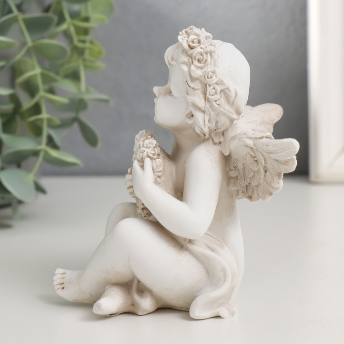 Сувенир полистоун  Сувенир полистоун "Ангелочек с венком из роз в форме сердца" МИКС 11х9х8,4 см