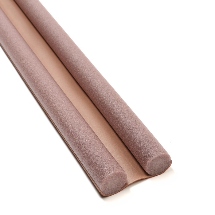 Защита от сквозняка и пыли ТУНДРА, 95х10 см, цвет коричневый Защита от сквозняка и пыли ТУНДРА, 95х10 см, цвет коричневый