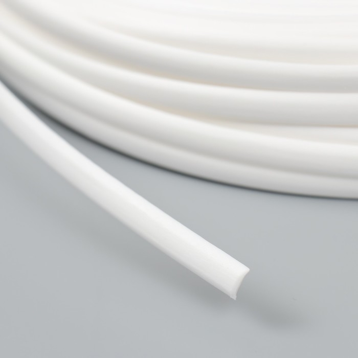 Ротанг искусственный гладкий 8 мм 100 м полумесяц (белый) Ротанг искусственный гладкий 8 мм 100 м полумесяц (белый)