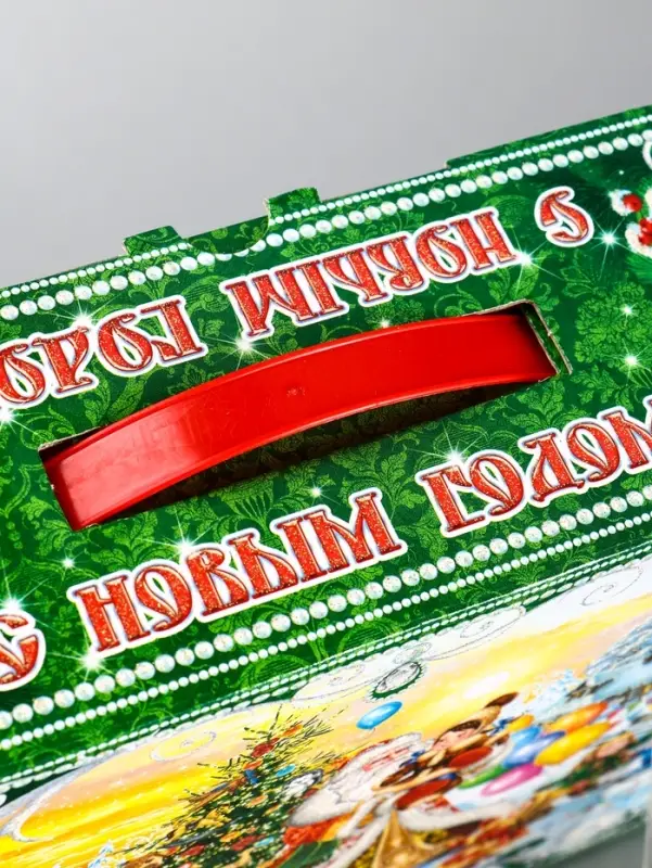 Подарочная новогодняя коробка &laquo;Чудо-тройка&raquo; в красном 29&times;9&times;25 см