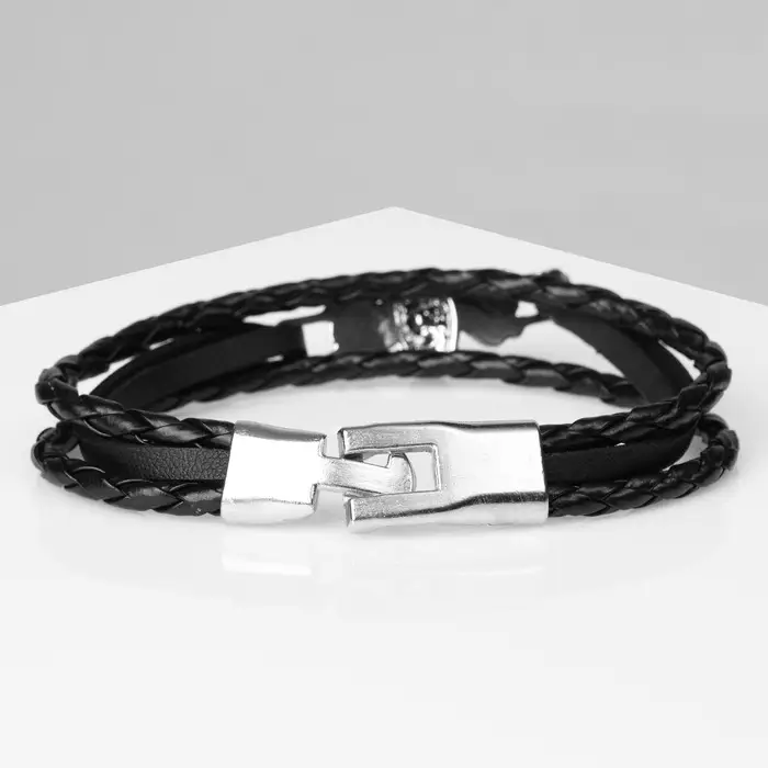 Браслет мужской &laquo;Крепость&raquo; череп, цвет чёрный с серебром, 21.5 см