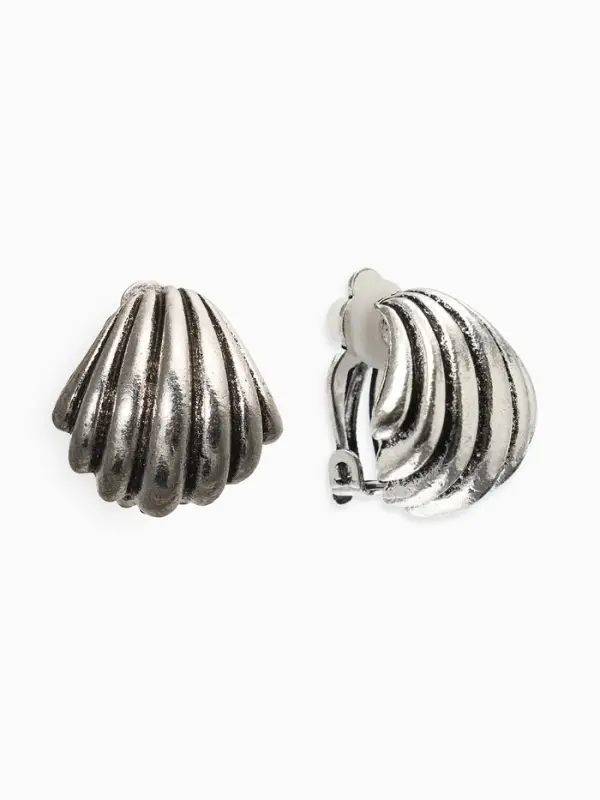 Серьги клипсы для ушей QF &laquo;Ракушка&raquo;, цвет чернёное серебро