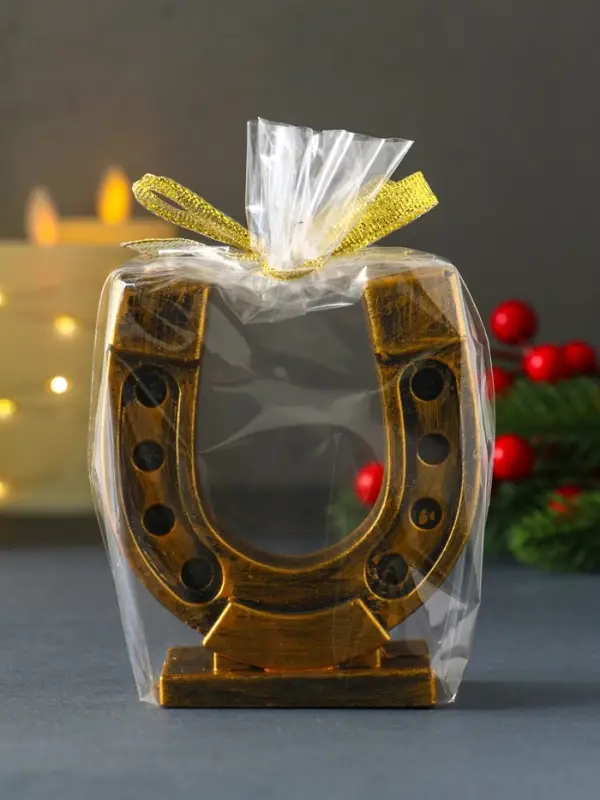 Декоративная свеча "Бронзовая подкова", 85 г, 82х37х95 мм