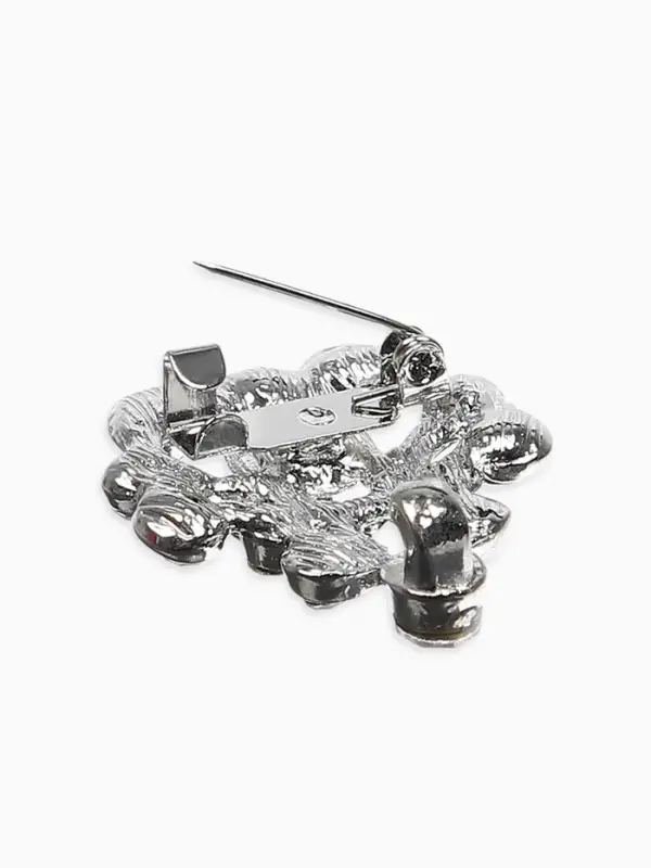 Зажим для кардигана "Ажур", завитки, цвет белый в серебре