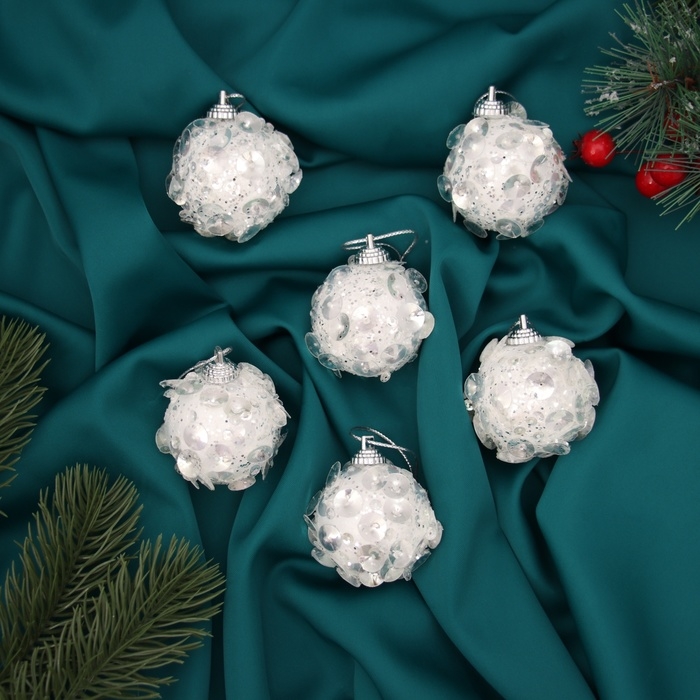 Набор шаров пластик d-5 см, 6 шт Набор шаров пластик d-5 см, 6 шт "Альваро" пайетки, белый