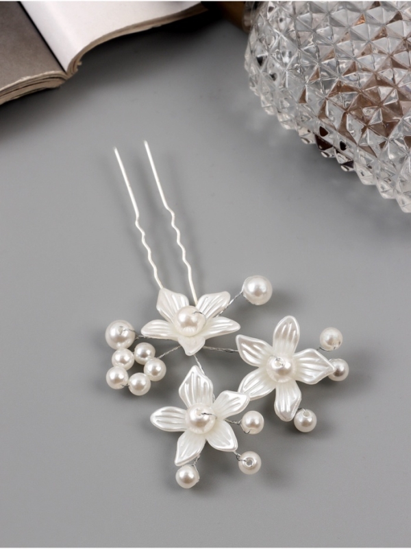 Шпилька для волос Шпилька для волос "Эмилия" цветы шарики, 8х6,5 см, белый