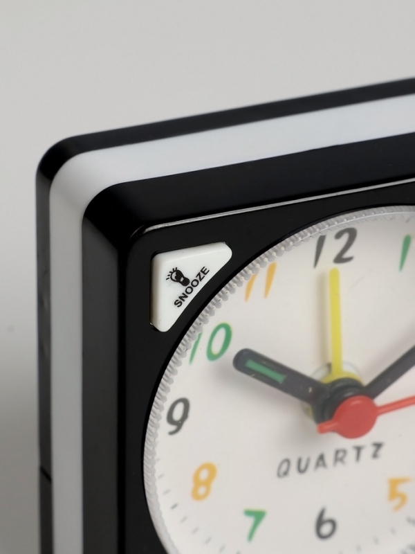 Часы будильник настольные, на батарейках, с подсветкой, 5.6 х 5.6 х2.5см, циферблат d-5 см Часы будильник настольные, на батарейках, с подсветкой, 5.6 х 5.6 х2.5см, циферблат d-5 см