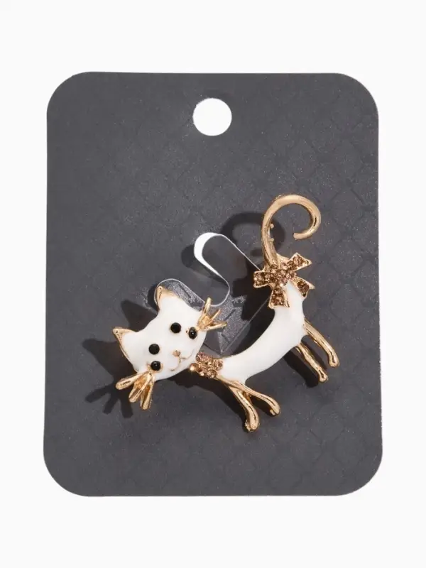 Брошь &laquo;Кошка&raquo;, кокетливая с бантом, белая в кофейном золоте