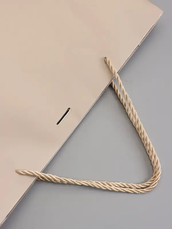 Пакет подарочный, белый, с бантом, 35 х 30 х 10 см