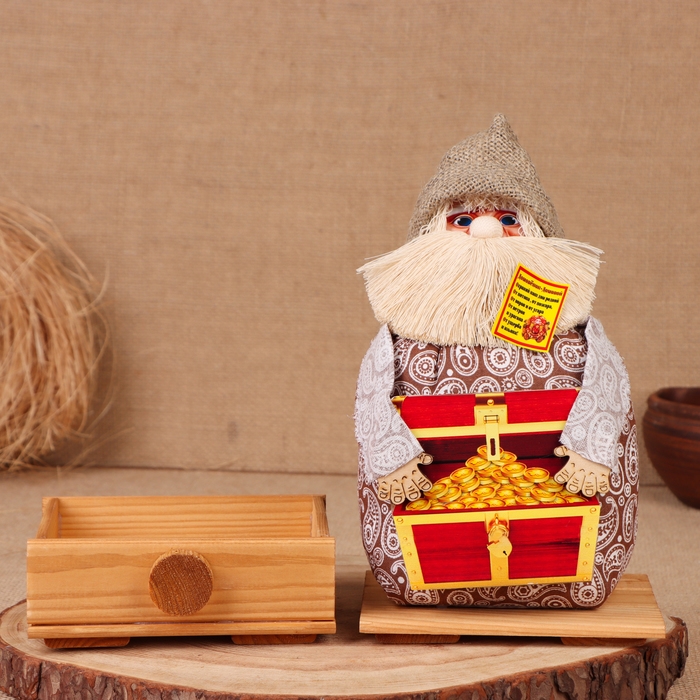 Домовой Домовой "Афанасий с золотом", на сундуке, 28х15х12 см
