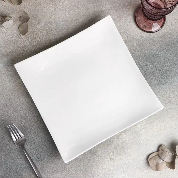 Блюдо для подачи Magistro «Квадрат Бланш», d=26 см, фарфор, белое Блюдо для подачи Magistro «Квадрат Бланш», d=26 см, фарфор, белое