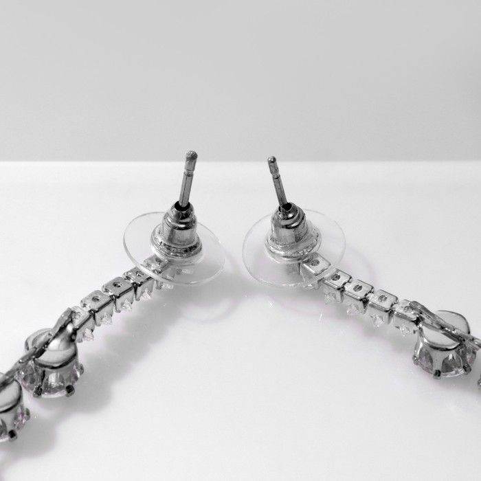 Серьги висячие со стразами «Дорожка» кругов, цвет белый в серебре, 7,5 см