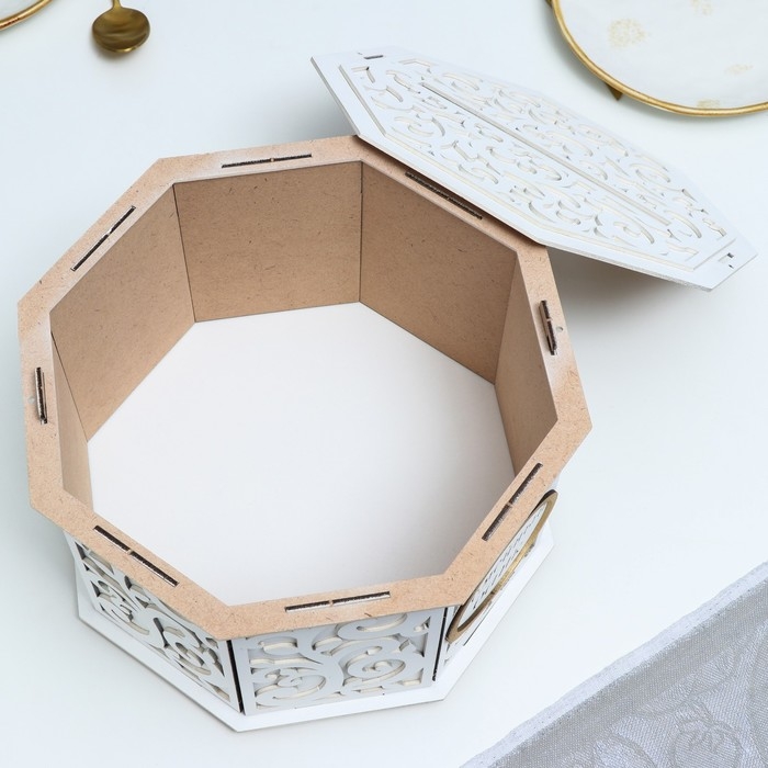 Семейный банк с вензелями, белый, мдф, 27х27х16,5 см Семейный банк с вензелями, белый, мдф, 27х27х16,5 см