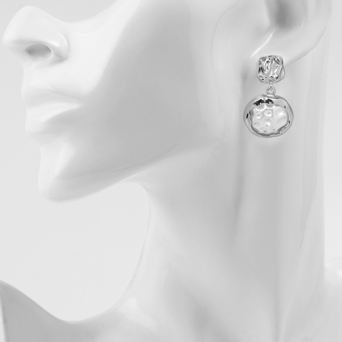 Серьги с жемчугом «Эксклюзив» мятый круг, цвет серебро Серьги с жемчугом «Эксклюзив» мятый круг, цвет серебро