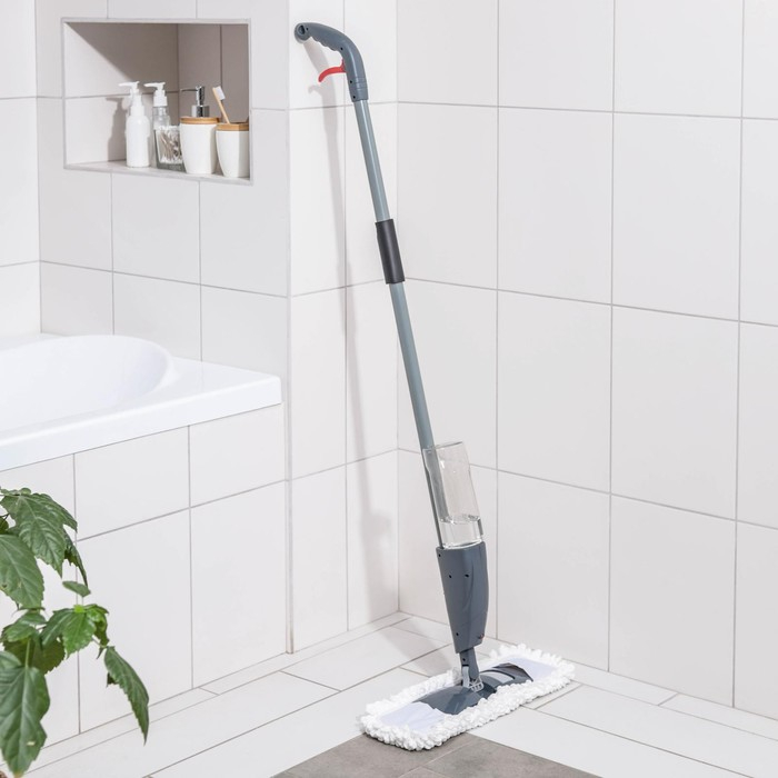 Швабра для мытья пола с распылителем Доляна, насадка из микрофибры 40×10 см, металлическая ручка 124 см, цвет МИКС Швабра для мытья пола с распылителем Доляна, насадка из микрофибры 40×10 см, металлическая ручка 124 см, цвет МИКС