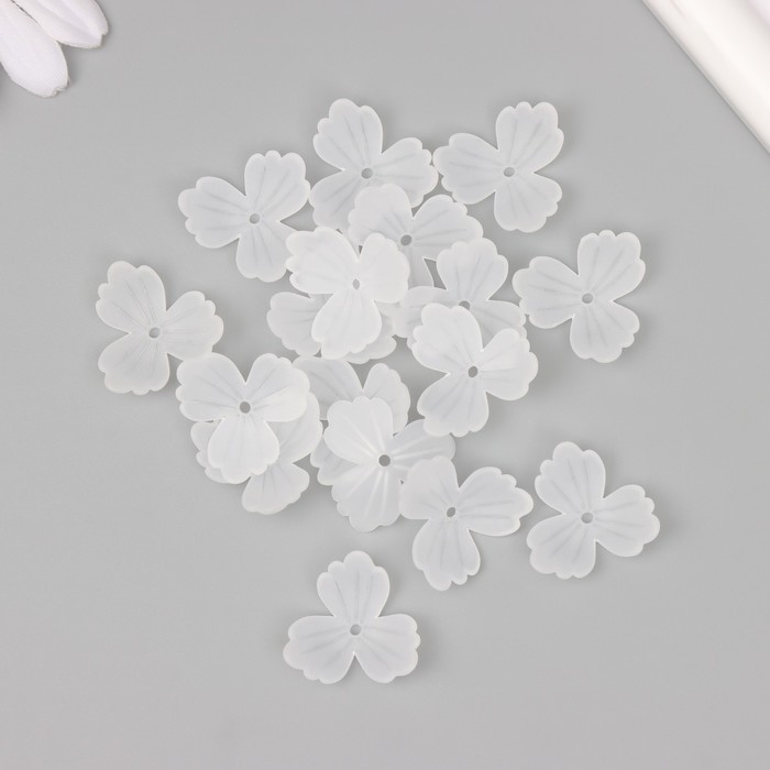 Бусины для творчества пластик Бусины для творчества пластик "Трилистник белый матовый" набор 30 шт 2,2х2,2 см