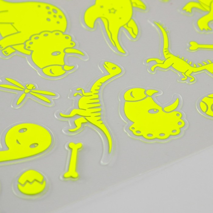 Наклейка пластик фосфорная Наклейка пластик фосфорная "Динозавры" МИКС 27х15,5 см