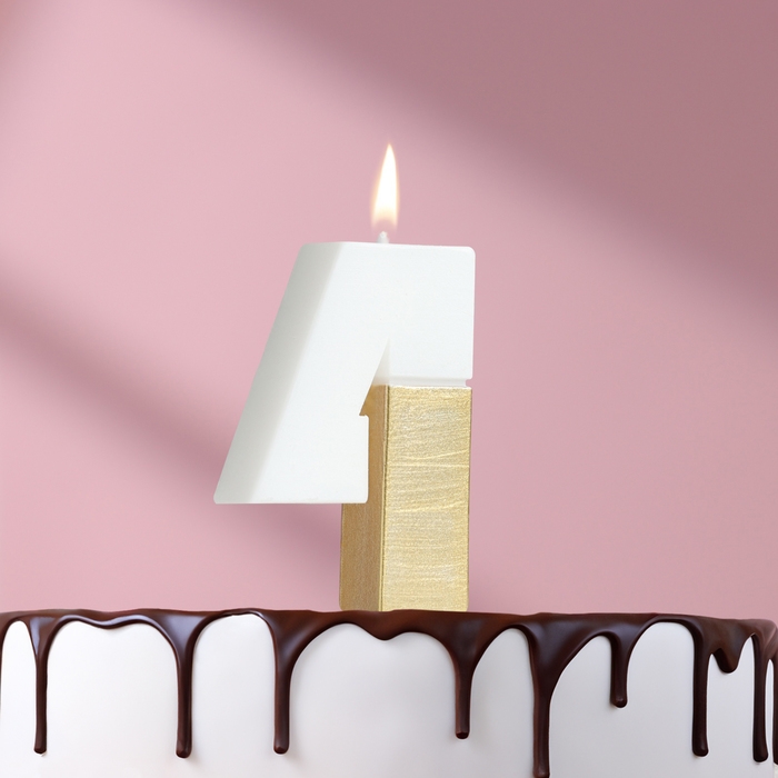 Свеча в торт Свеча в торт "Манхеттен", цифра "4", белая с золотом, 5 см