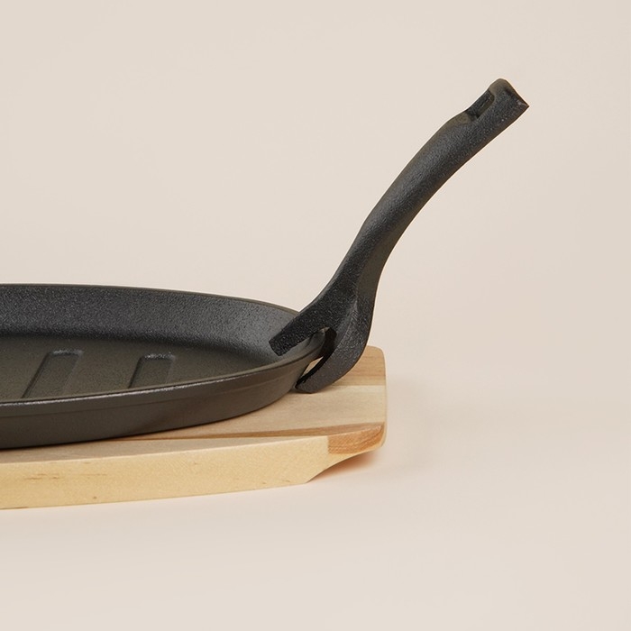 Сковорода чугунная на деревянной подставке SL Home, 27×17,5 см, h=2,2 см, индукция, цвет чёрный Сковорода чугунная на деревянной подставке SL Home, 27×17,5 см, h=2,2 см, индукция, цвет чёрный