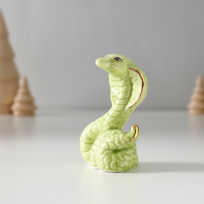 Сувенир керамика Сувенир керамика "Зелёная кобра" с золотом 3х5х7,5 см