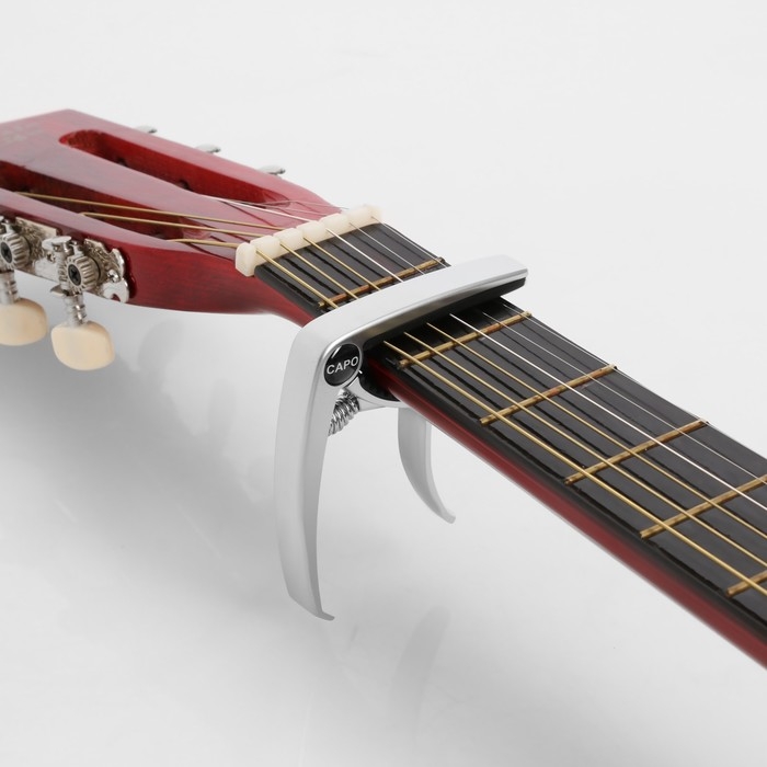 Каподастр гитарный, серебристый Каподастр гитарный, серебристый