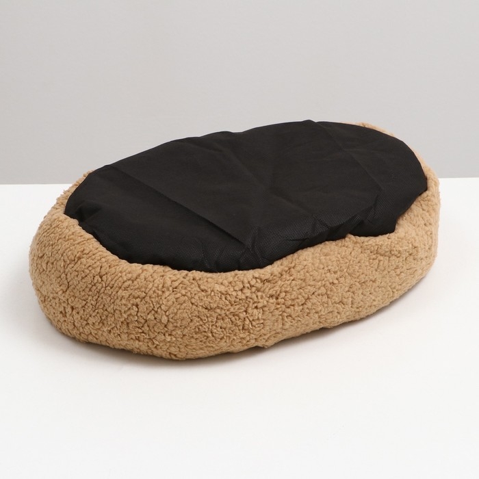 Лежанка для собак и кошек  Лежанка для собак и кошек "Уют", мягкий мех, 45 х 35 х 11 см, коричневая