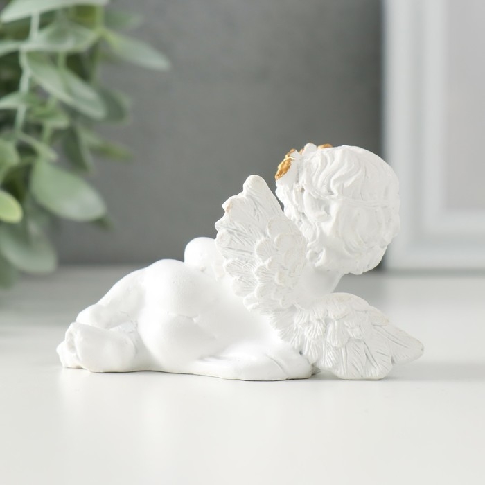Сувенир полистоун  Сувенир полистоун "Белоснежный ангел обнимает сердечко с узорами" 9х4,5х5 см