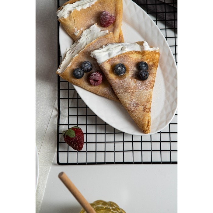 Тарелка фарфоровая обеденная Magistro «Блик», 25×16,5×1,5 см, цвет белый Тарелка фарфоровая обеденная Magistro «Блик», 25×16,5×1,5 см, цвет белый