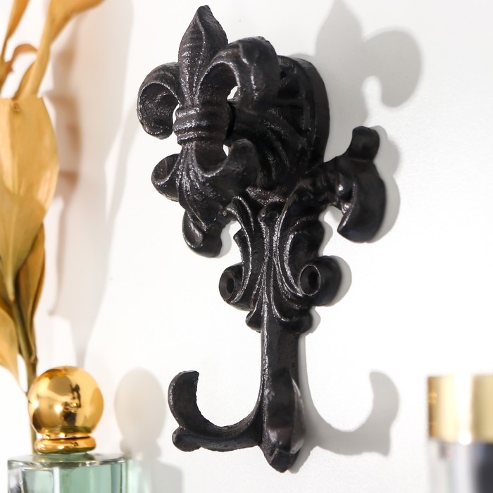 Крючок декоративный чугун Крючок декоративный чугун "Геральдическая лилия" 15х4х9,8 см