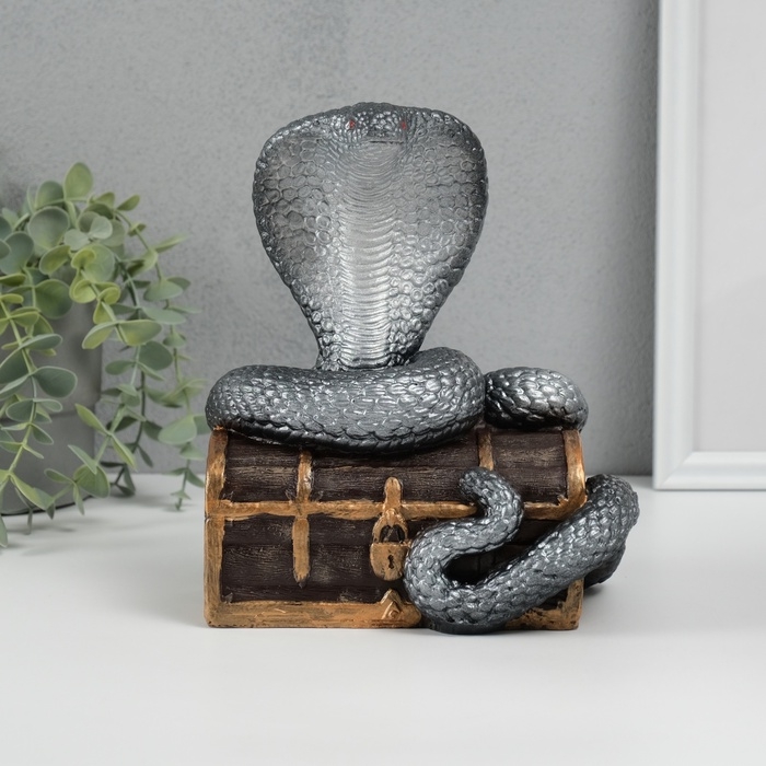 Новогодняя фигурка Новогодняя фигурка "Кобра на сундуке" 20 х 17 х 12 см, серебристый