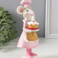Сувенир полистоун "Мышка-кондитер в розовом платье и колпаке, с тортом" 8,5х6х17 см