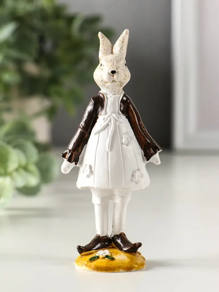 Сувенир полистоун "Нарядный Зайчик/Зайка" МИКС 4,5х3.2х11.5 см Сувенир полистоун "Нарядный Зайчик/Зайка" МИКС 4,5х3.2х11.5 см