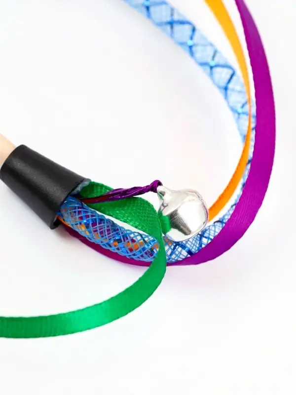 Дразнилка - удочка &laquo;Салют из норки c ленточками&raquo;, на деревянной палочке