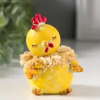 Сувенир полистоун "Жёлтый цыплёнок с соломенным венком" 7х7х8 см