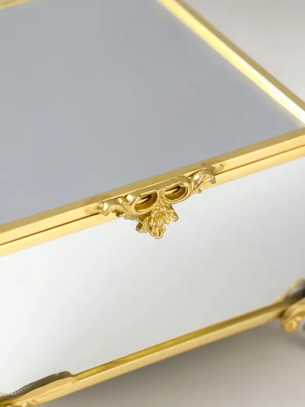 Шкатулка стекло с металлическим каркасом "Зеркальная на ножках" золото 10,5х10,5х7 см