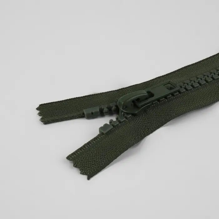 Молния «Трактор», №8, неразъёмная, замок автомат, 18 см, хаки Молния «Трактор», №8, неразъёмная, замок автомат, 18 см, хаки