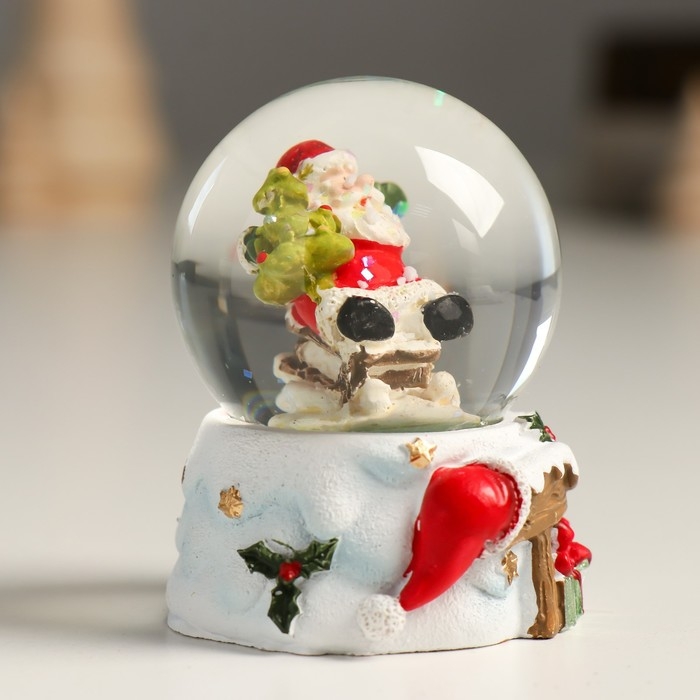 Сувенир полистоун водяной шар Сувенир полистоун водяной шар "Дедушка Мороз с ёлочкой с горы" 4,5х4,5х6,5 см