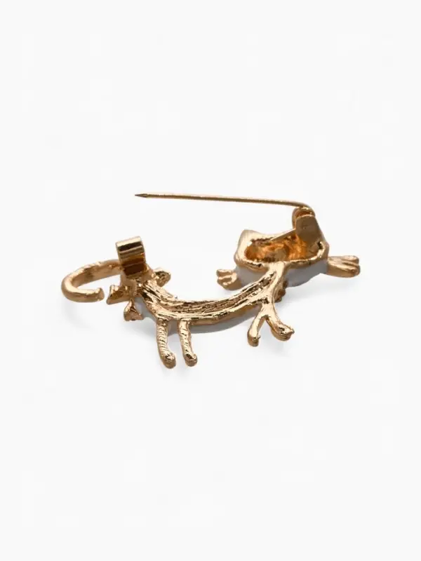 Брошь &laquo;Кошка&raquo;, кокетливая с бантом, белая в кофейном золоте