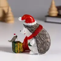 Фигурка полистоун &laquo;Ёжик в красном колпак и шарфе, с подарком и птичкой&raquo;, 8.5&times;5&times;9.5 см