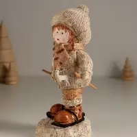 Фигурка полистоун &laquo;Малыш в вязаном наряде на мини-лыжах&raquo;, 8.5&times;8&times;17.5 см